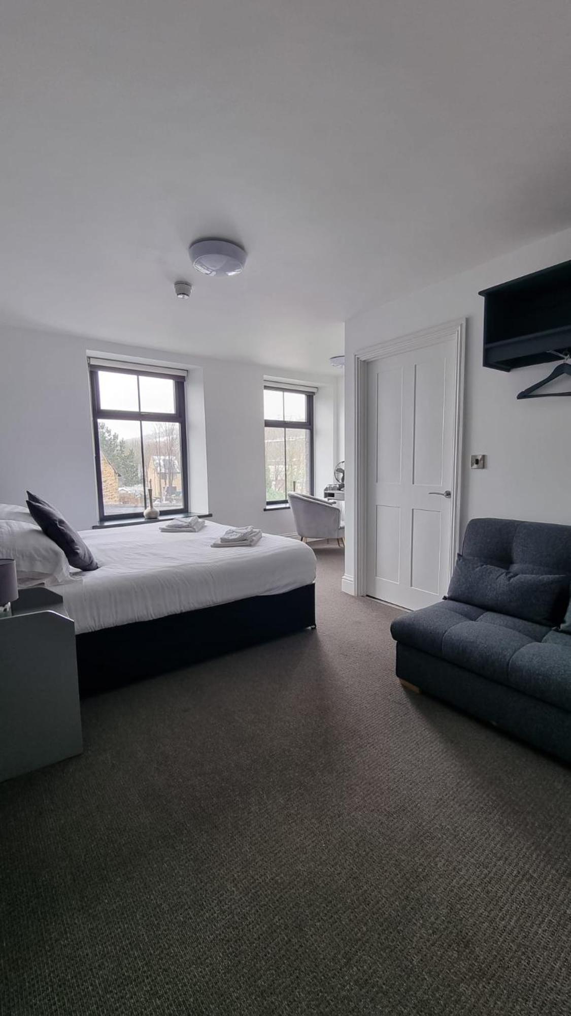 The Friendship Hotel Stocksbridge  외부 사진