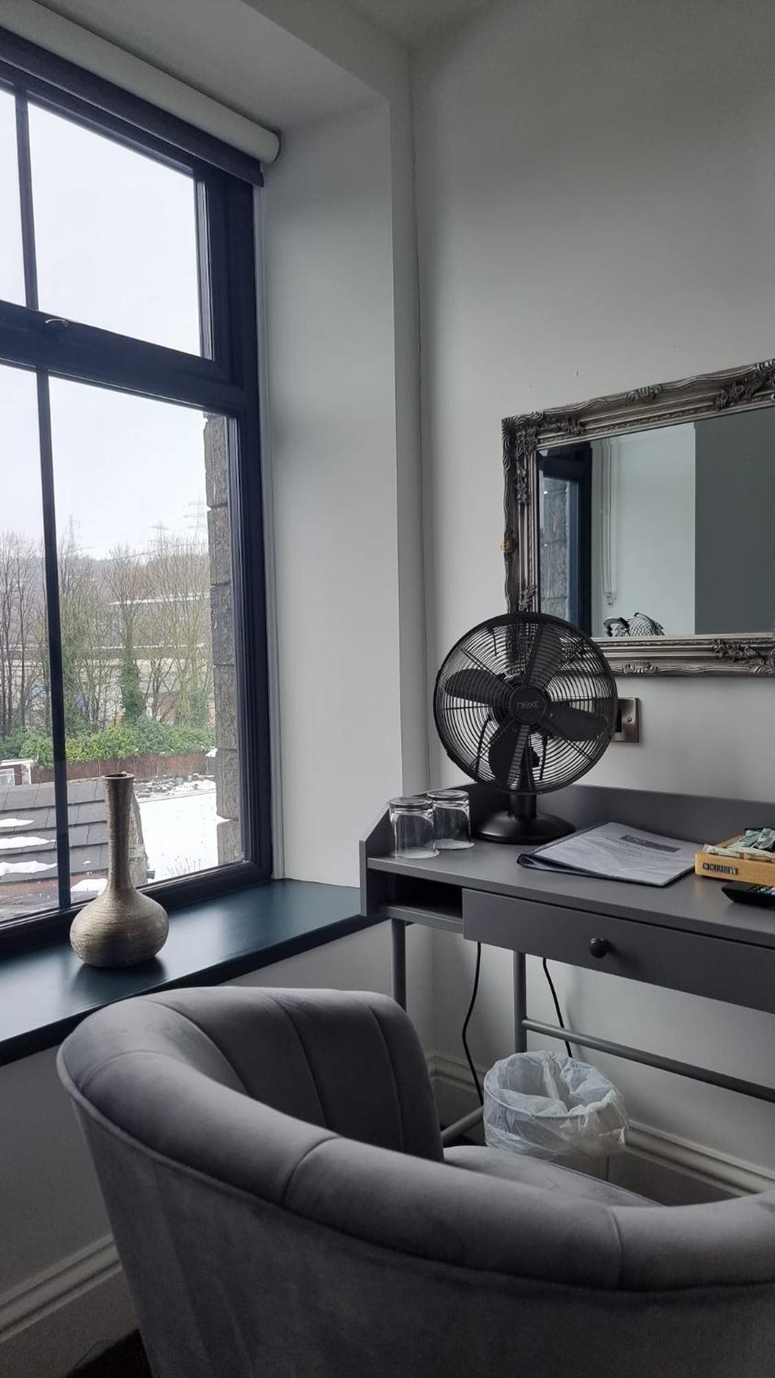 The Friendship Hotel Stocksbridge  외부 사진