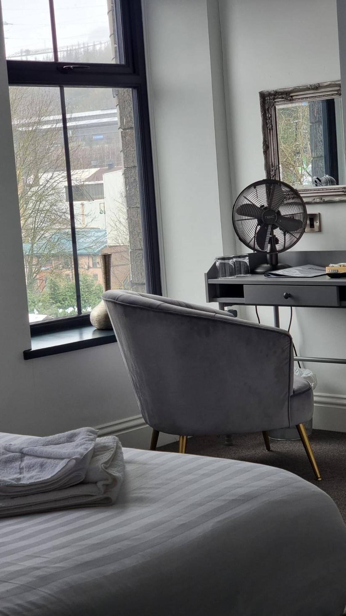 The Friendship Hotel Stocksbridge  외부 사진