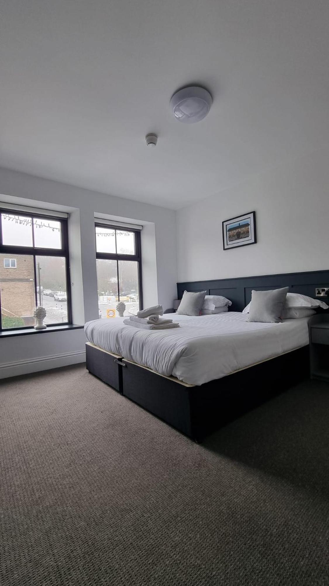 The Friendship Hotel Stocksbridge  외부 사진